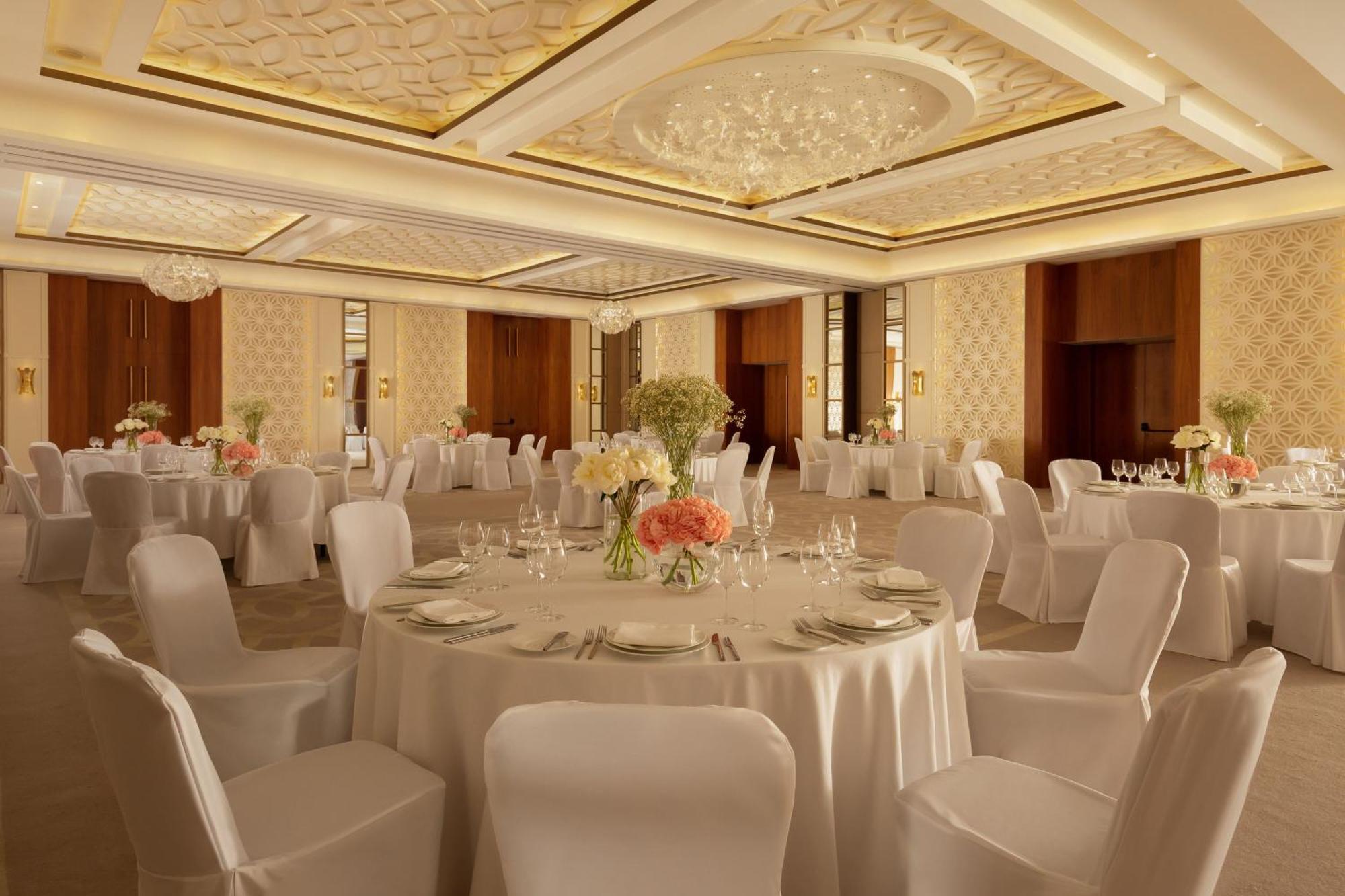 Sheraton Astana Hotel Exterior photo The ballroom