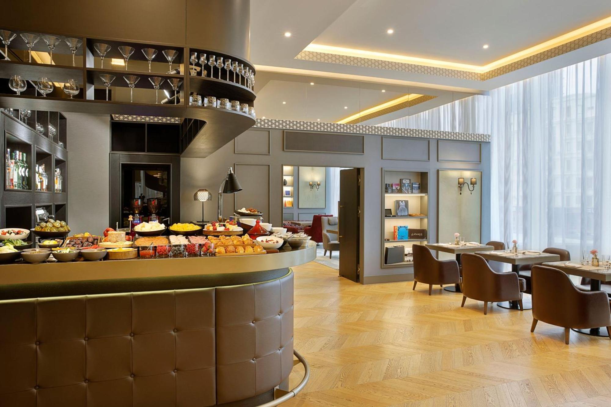 Sheraton Astana Hotel Exterior photo The restaurant